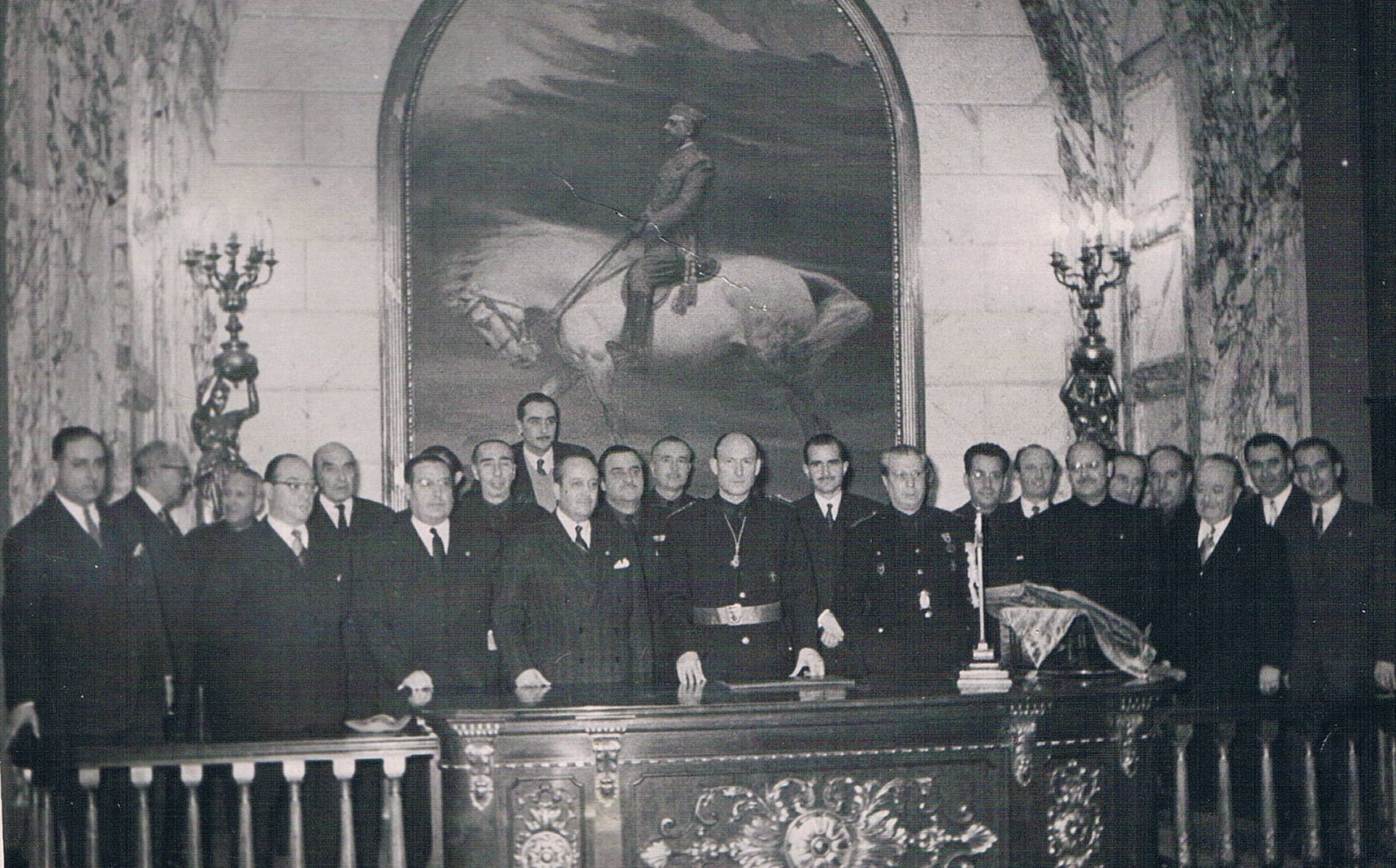 El mateix retrat de Franco, sense el braç en alt, després de ser repintat (1946).