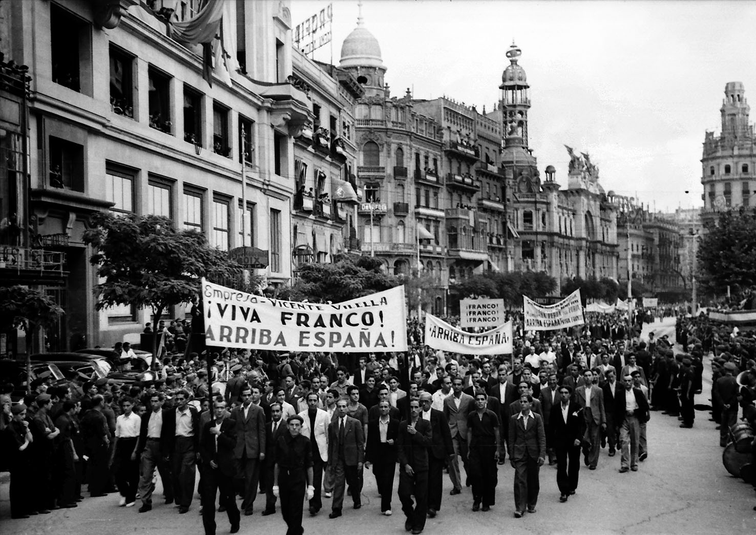 Desfilada de sindicats en 1941. (Luis Vidal Corella)